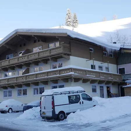 아파트 Haus Dienten Am Hochkoenig *